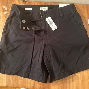 Black 6” Loft shorts